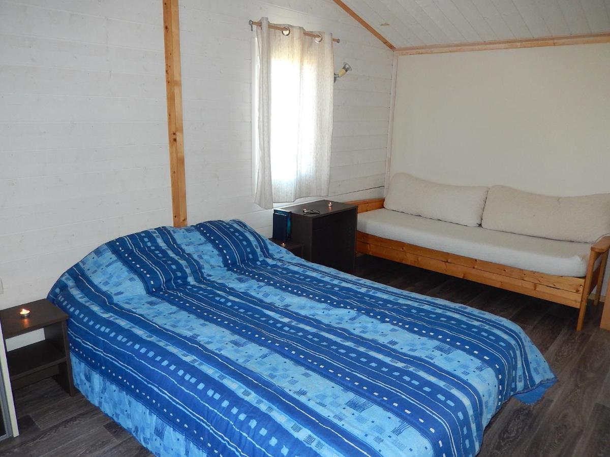Cottages Du Lac De Miel Beynat Экстерьер фото