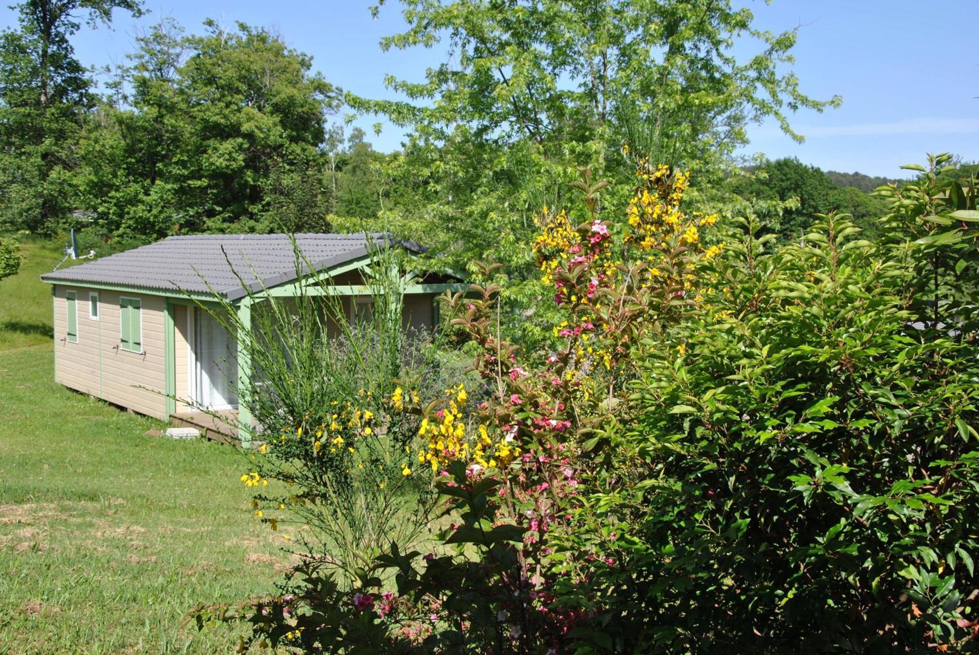 Cottages Du Lac De Miel Beynat Номер фото
