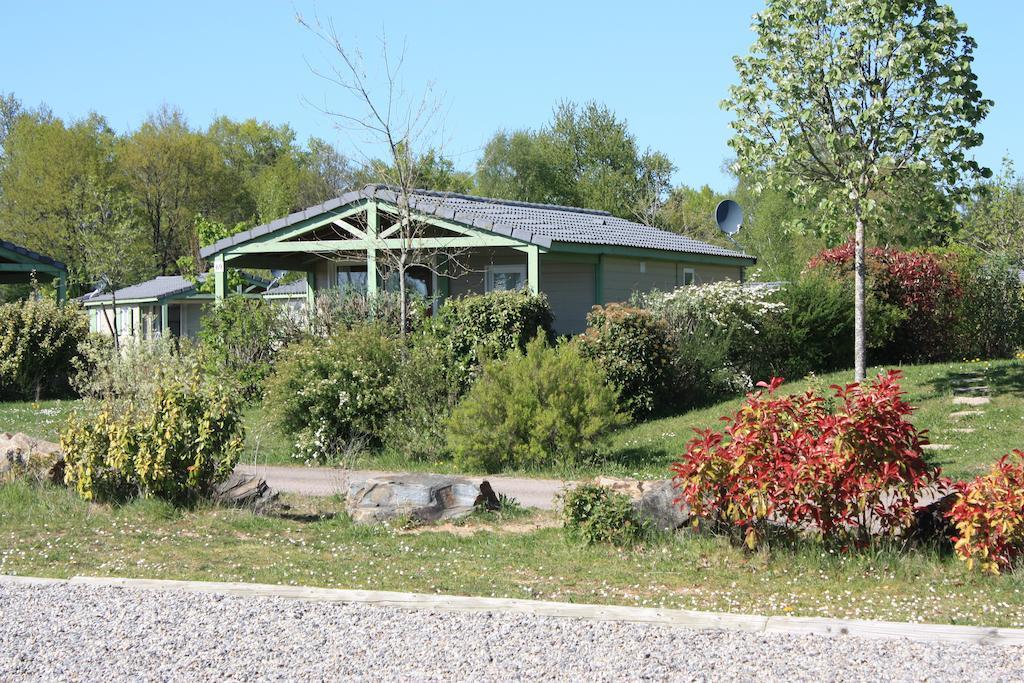 Cottages Du Lac De Miel Beynat Экстерьер фото