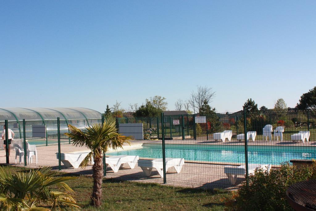 Cottages Du Lac De Miel Beynat Экстерьер фото