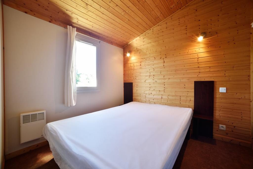 Cottages Du Lac De Miel Beynat Экстерьер фото